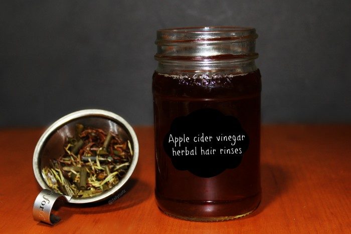 apple_cider_vinegar_herbal_rinses-700x467